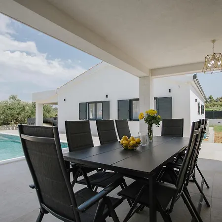 Oliva Villa