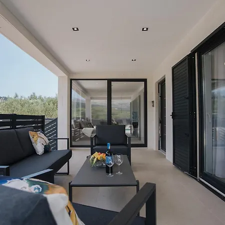Oliva Villa *