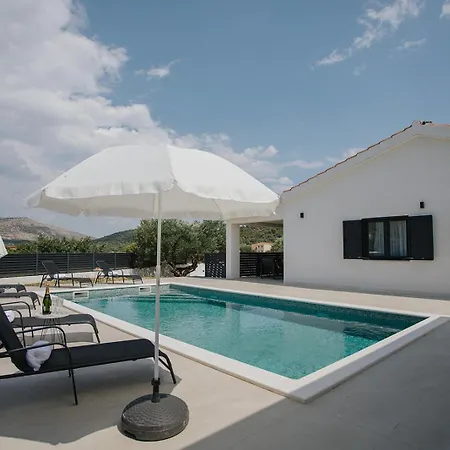 Villa Oliva *